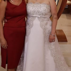 Davids bridal size 16 wedding dress with train